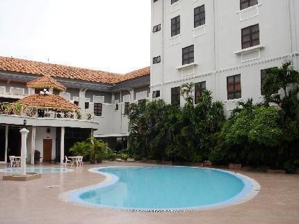 Holiday Hotel พนมเปญ ภายนอก รูปภาพ