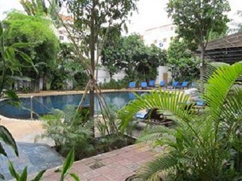 Holiday Hotel พนมเปญ ภายนอก รูปภาพ
